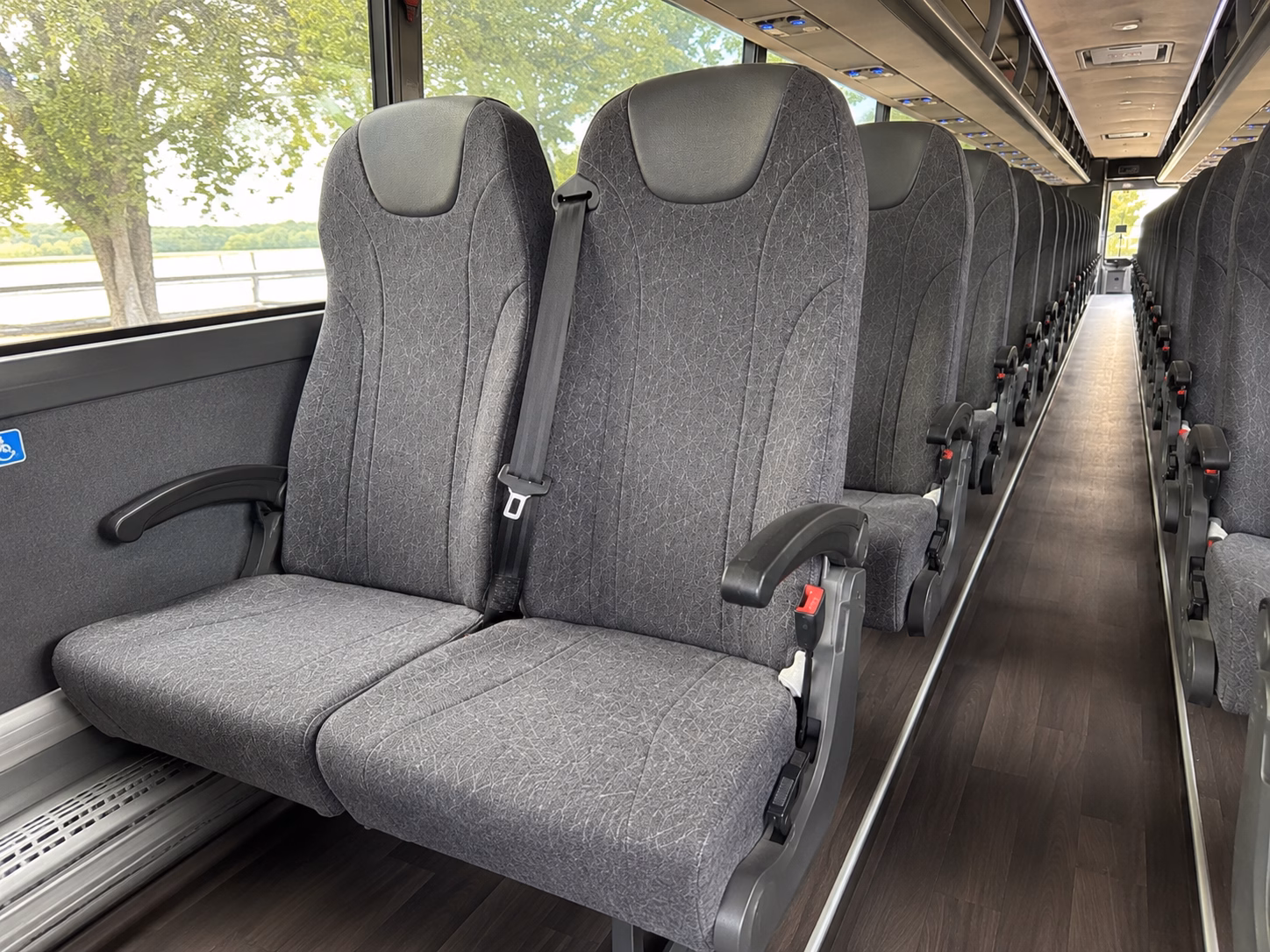 pick up wedding guests arriving at oak sjc and sfo with ease